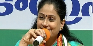 Vijayashanti says ‘No’ to Dubbaka