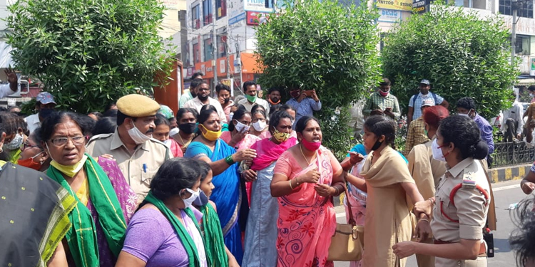 AP Police Brutality Towards Farmers Protesting In Amaravati, AP