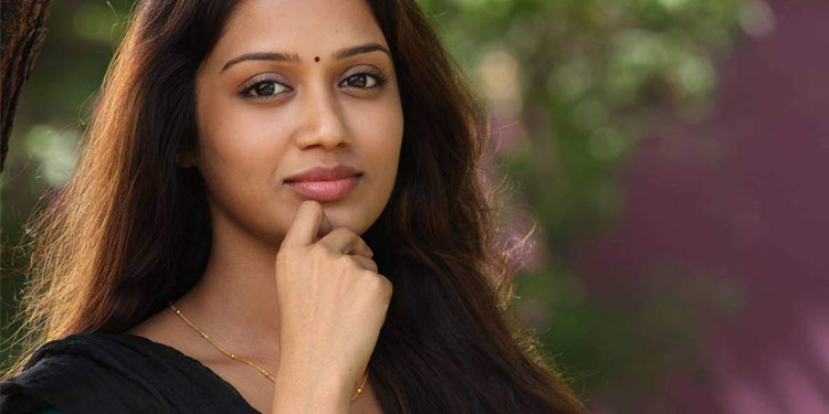 Nivetha Pethuraj to star opposite Falaknuma Das!