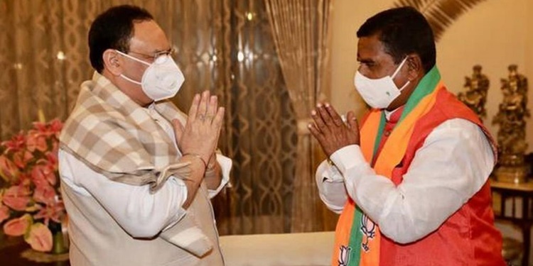 Asked for two minutes, had to wait two years: TRS’ Swamy Goud joins BJP