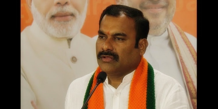 Big blow to BJP, Ravula joins TRS
