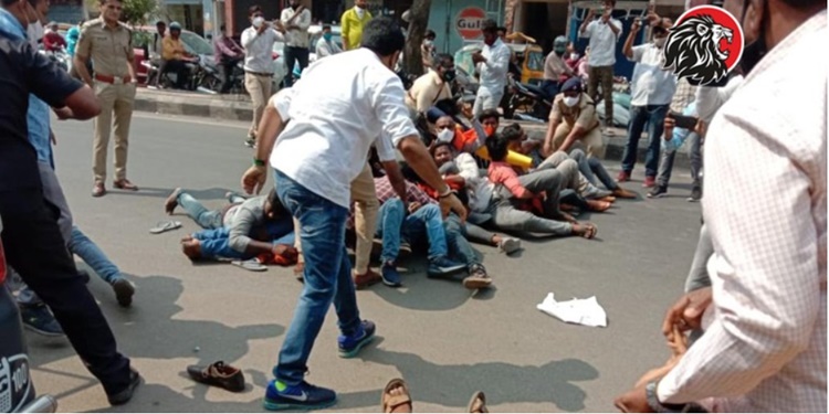 ABVP activists trying to stop KTR's convoy in Warangal