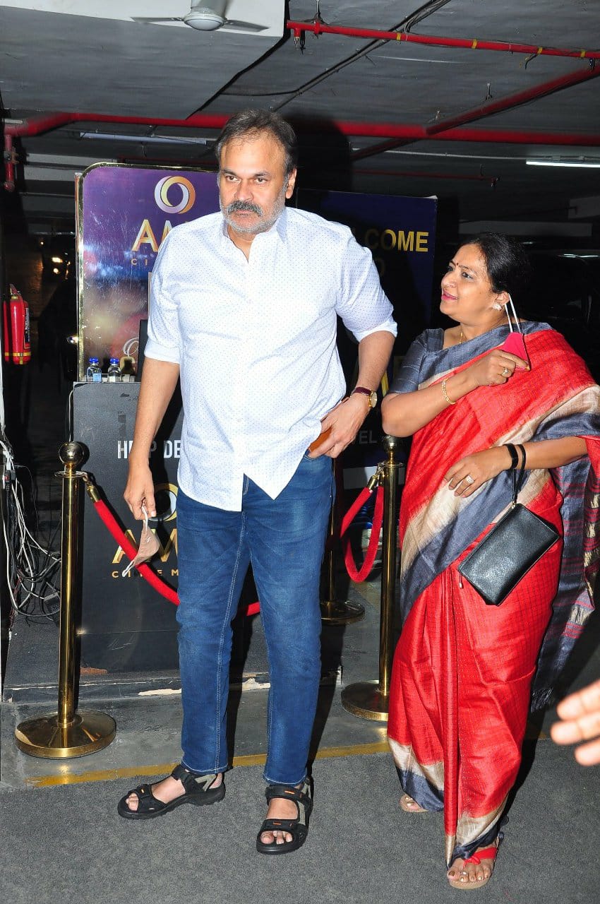 Mega Family Watched Vakeel Saab  - www.theleonews.com